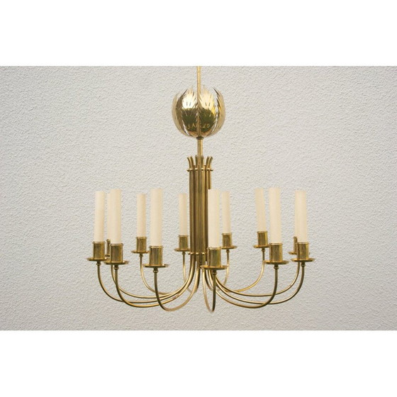 Image 1 of Vintage 12-armige messing kroonluchter met lauwerkrans van United Workshops, 1950