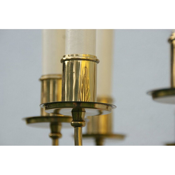 Image 1 of Vintage 12-armige messing kroonluchter met lauwerkrans van United Workshops, 1950