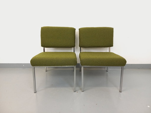 Suite van 2 Modernistische 60s Verchroomd Metaal en Bouclette Stoffen Fauteuils