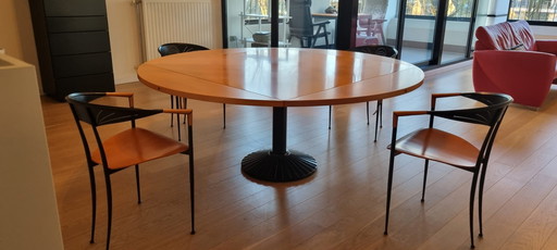 Zanotta Quadr Designed By Roberto Barbieri Eettafel Inclusief 4 Bijhorende Stoelen