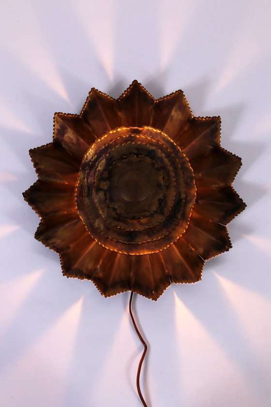 Image 1 of Messing wandlamp met bloemen, 1960S