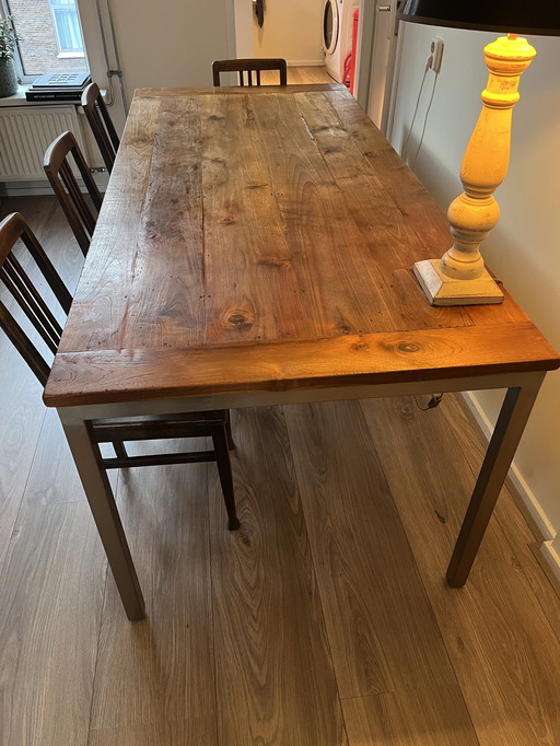 Industriële Teakhouten Eettafel Met Stalen Frame