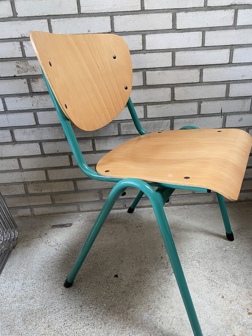 6x vintage stapelbare schoolstoelen