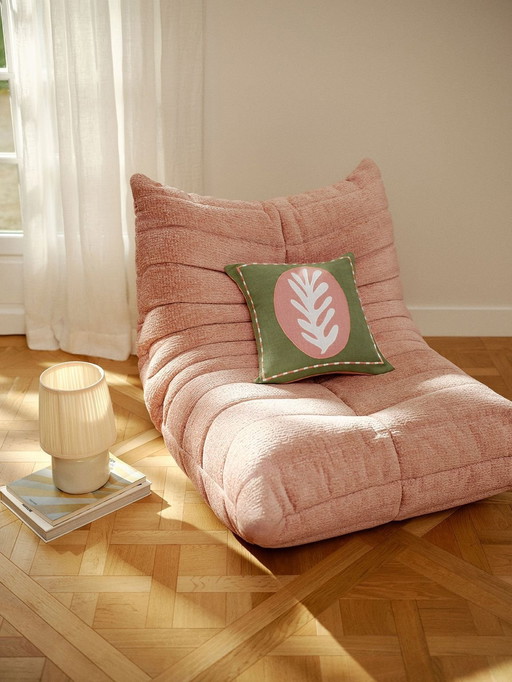 Togo stoel Model Ligne Roset Roze