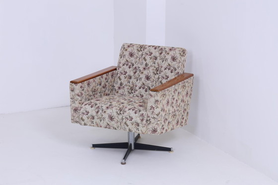 Image 1 of Vintage draaifauteuil 60s | Mid Century fauteuil hout bloemenpatroon