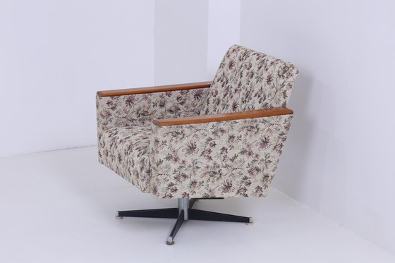 Image 1 of Vintage draaifauteuil 60s | Mid Century fauteuil hout bloemenpatroon