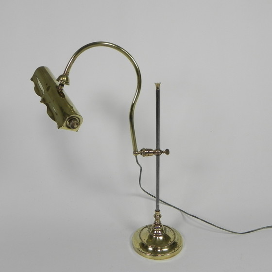 Image 1 of Messing bureaulamp, met roterende kap, jaren 30