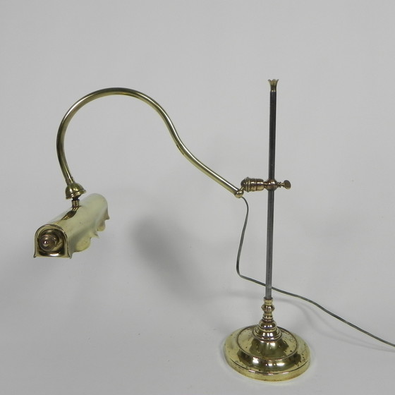 Image 1 of Messing bureaulamp, met roterende kap, jaren 30