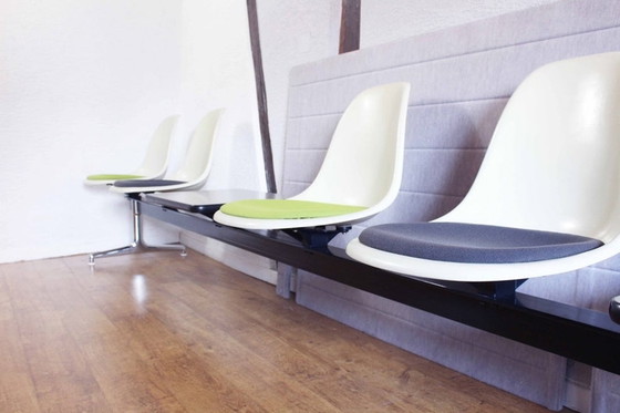 Image 1 of Originele bank EAMES Edition VITRA uit de jaren 70