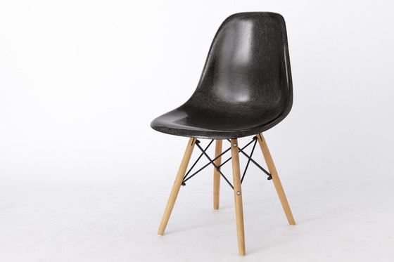 Image 1 of Eames Vintage Stoel Van Herman Miller 1950S