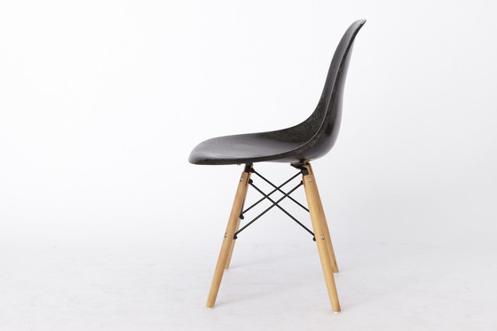 Image 1 of Eames Vintage Stoel Van Herman Miller 1950S