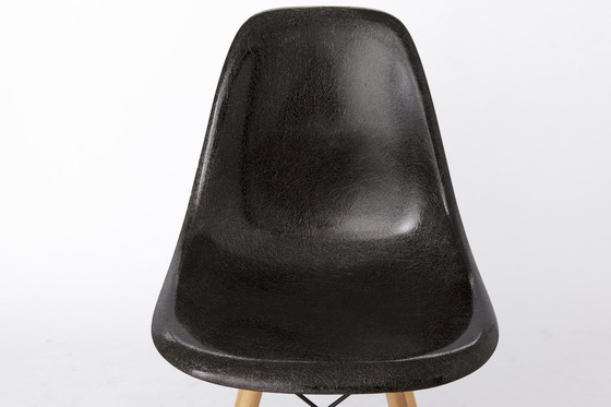 Image 1 of Eames Vintage Stoel Van Herman Miller 1950S