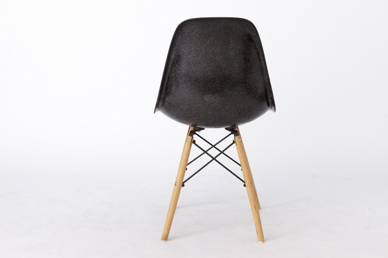 Image 1 of Eames Vintage Stoel Van Herman Miller 1950S