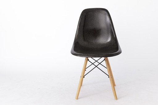 Eames Vintage Stoel Van Herman Miller 1950S