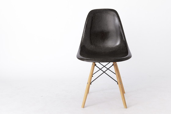 Image 1 of Eames Vintage Stoel Van Herman Miller 1950S