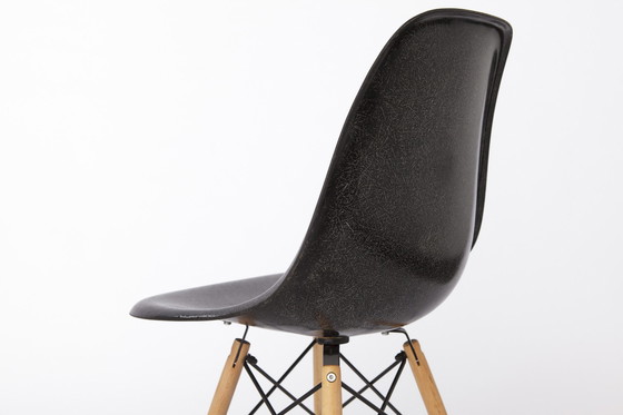 Image 1 of Eames Vintage Stoel Van Herman Miller 1950S