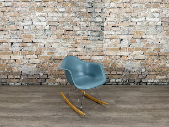 Image 1 of Vitra RAR blauw schommelstoel