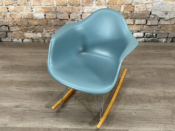 Image 1 of Vitra RAR blauw schommelstoel