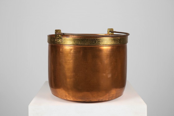 Image 1 of Grote roodkoperen ketel met handvat, Frankrijk, 1850S