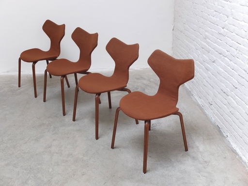 4x Fritz Hansen Grand Prix Stoelen Van Arne Jacobsen