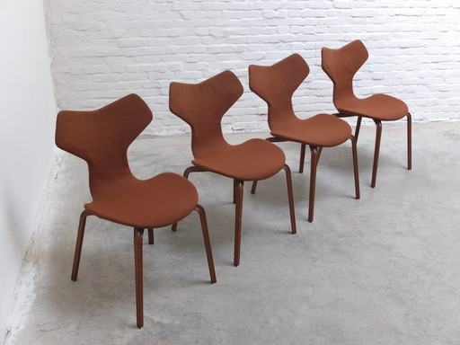 4x Fritz Hansen Grand Prix Stoelen Van Arne Jacobsen