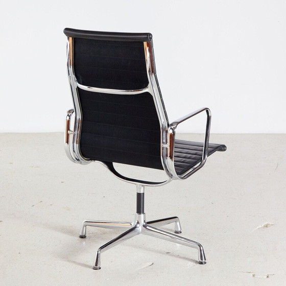 Image 1 of Vintage EA112 bureaudraaifauteuil van Charles & Ray Eames