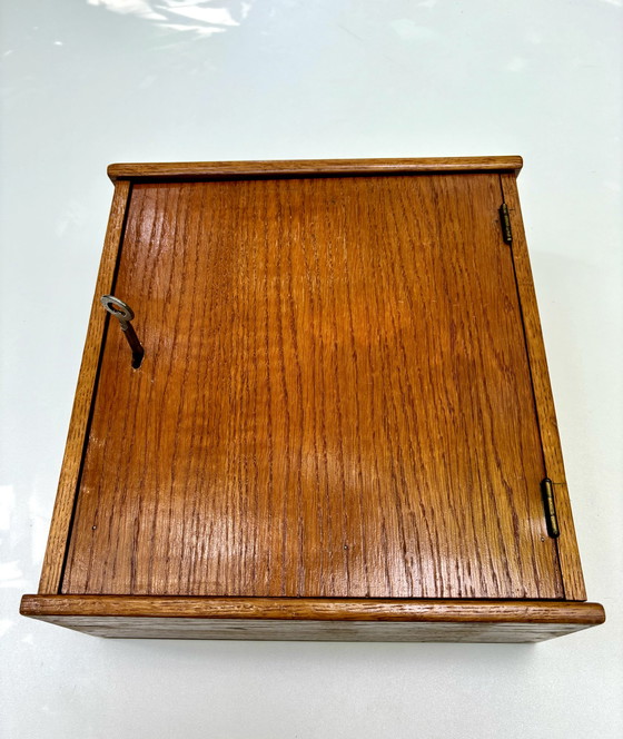 Image 1 of Vintage houten wandkastje