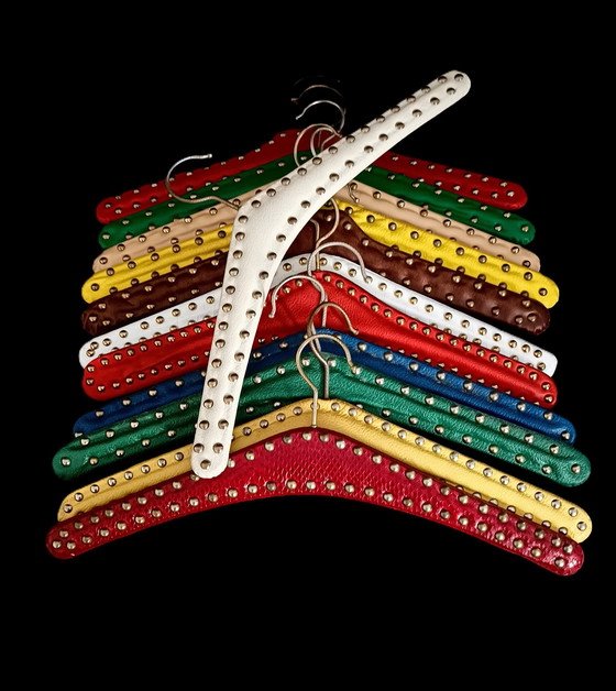 Image 1 of Twaalf Vijftiger Jaren Kleerhangers Met Noppen 