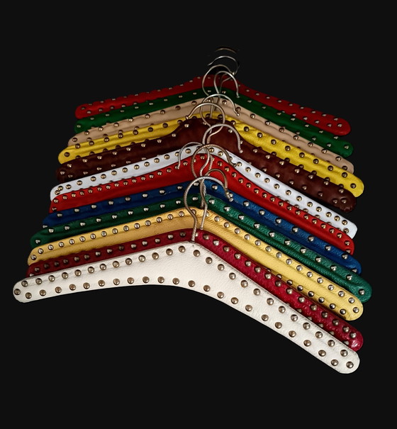 Image 1 of Twaalf Vijftiger Jaren Kleerhangers Met Noppen 
