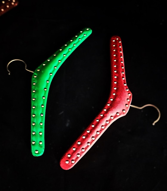 Image 1 of Twaalf Vijftiger Jaren Kleerhangers Met Noppen 