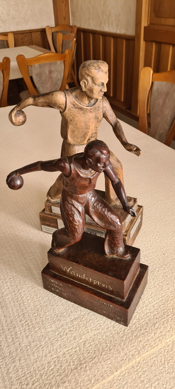 Image 1 of Handgemaakte houten figuur bowler