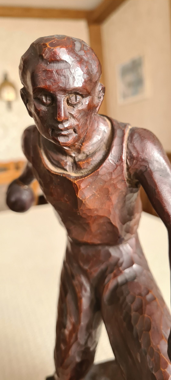 Image 1 of Handgemaakte houten figuur bowler