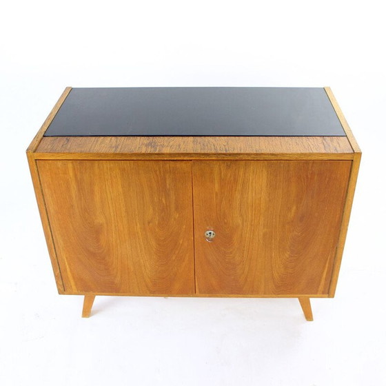 Image 1 of Vintage eiken en zwart glazen dressoir, Tsjecho-Slowakije 1960