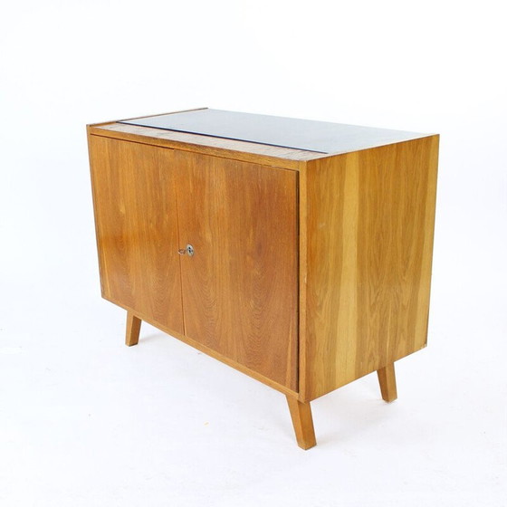 Image 1 of Vintage eiken en zwart glazen dressoir, Tsjecho-Slowakije 1960