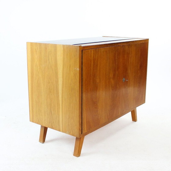 Image 1 of Vintage eiken en zwart glazen dressoir, Tsjecho-Slowakije 1960