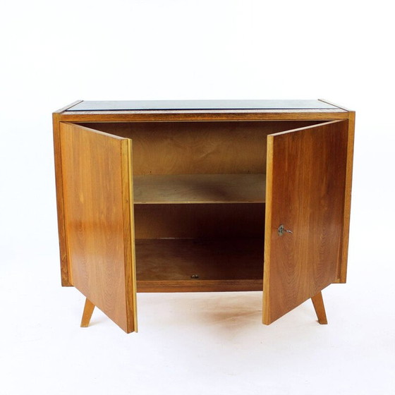 Image 1 of Vintage eiken en zwart glazen dressoir, Tsjecho-Slowakije 1960