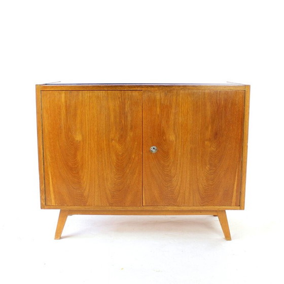 Image 1 of Vintage eiken en zwart glazen dressoir, Tsjecho-Slowakije 1960