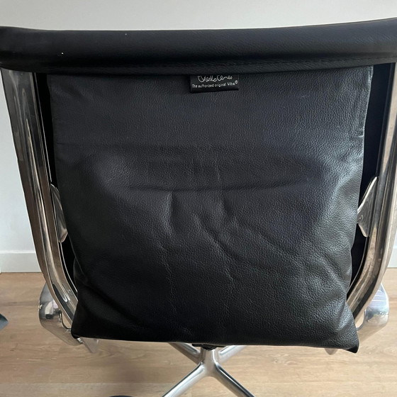 Image 1 of Vitra EA124 lounge chair black leather seat