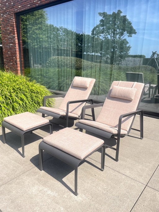 2x TRIBU Illum lounge chairs + 2x footrest + 4x bijhorende high-end kussens