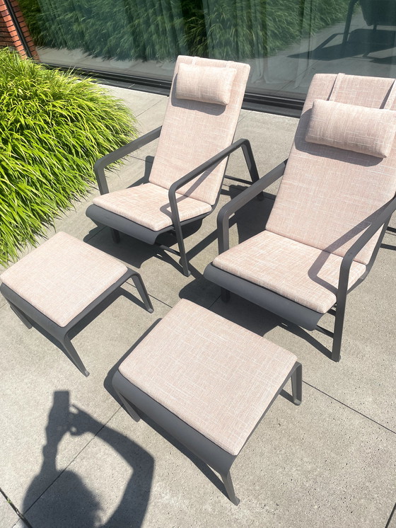 Image 1 of 2x TRIBU Illum lounge chairs + 2x footrest + 4x bijhorende high-end kussens