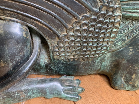 Image 1 of 2x bronzen beelden/sfinxen met vleugels