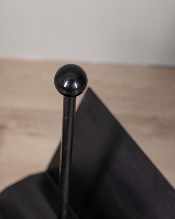 Image 1 of Vintage 80S tijdschriftenrek in zwart metaal Porada Arredi Design