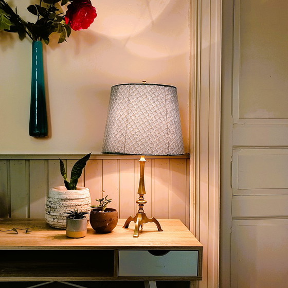 Image 1 of Elegante vintage messing tafellamp met blauwe kap