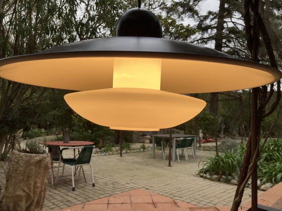 Image 1 of 2 Wit glazen en metalen hanglampen uit de jaren 80