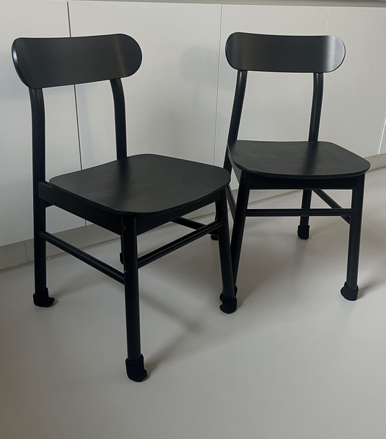 Image 1 of 2x Zwarte Ikea Rönninge Eetkamer Stoelen - door Maja Ganszyniec