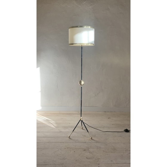 Image 1 of Vintage driepoot vloerlamp in zwart metaal en messing bol, 1960