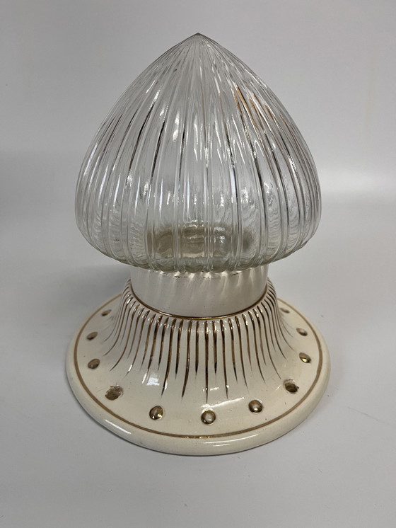 Image 1 of Art Nouveau Keramieken Plafondlamp Crème Met Gouden Decoratie Glazen Kap