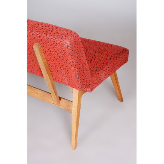 Image 1 of Eikenhouten bank uit Mid Century met rode bekleding, Tsjecho-Slowakije 1950