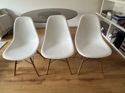 3 Eames Plastic Bijzetstoelen DSW Esdoorn Wit