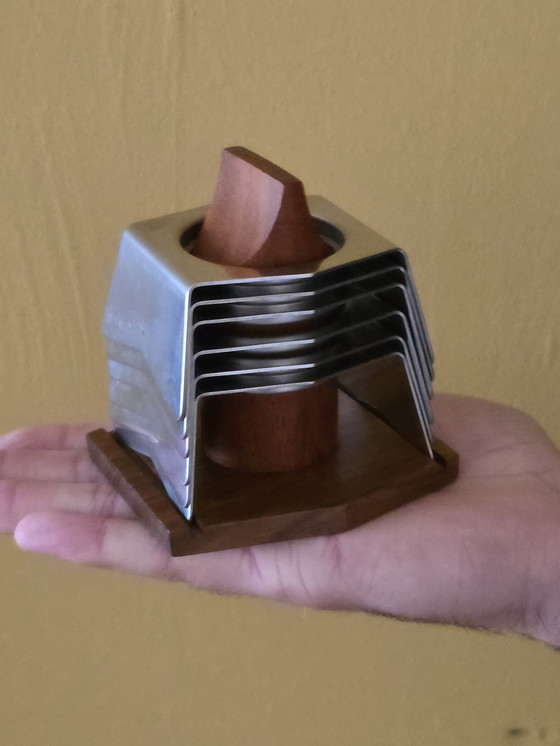 Image 1 of Eierhouder Set - Set Van 6 Rvs Eierdoppen Op Houten Houder - Roestvrij Staal, Hout - Vintage Design